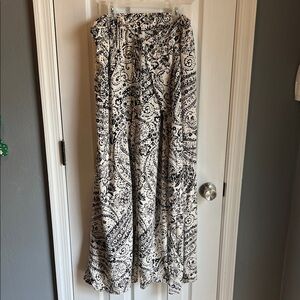 CeCe Black & Cream Wide Leg Pants - Paisley Print